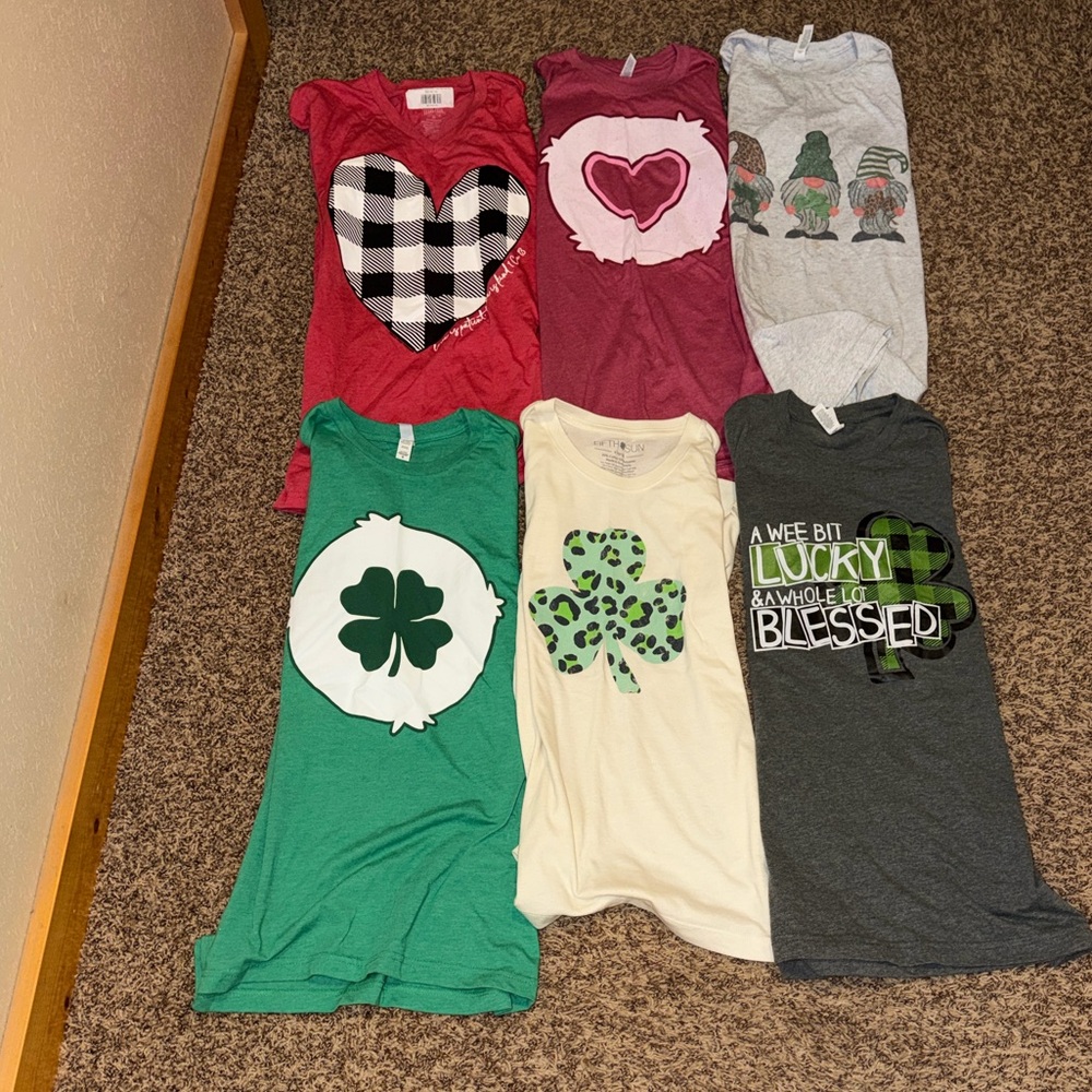 Lot of graphic tees